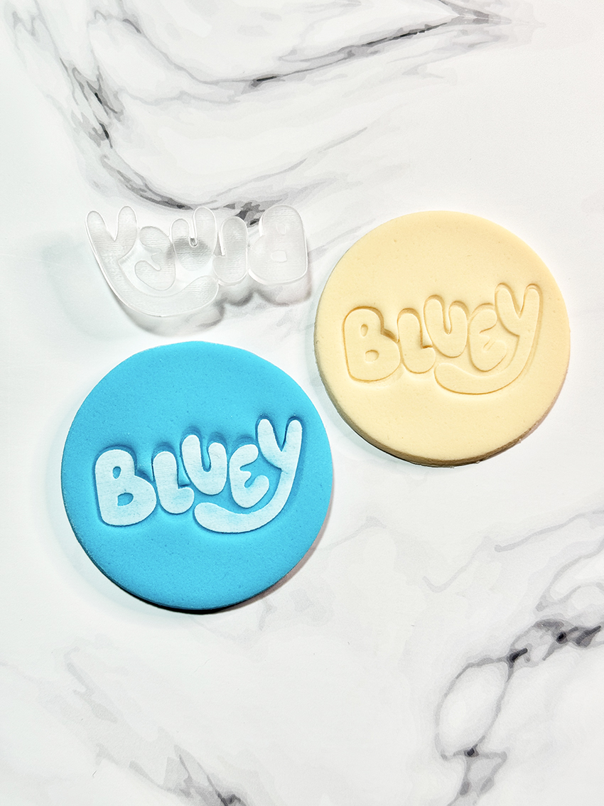 TM ESSENTIALS Set De Sellos De Bluey – Crea Punto Por Punto Con Bolígrafos Azul, Amarillo Y Naranja – Libro Con Anillas Y Tapa Dura – Regalo Creativo Para Pequeños Fans De Bluey